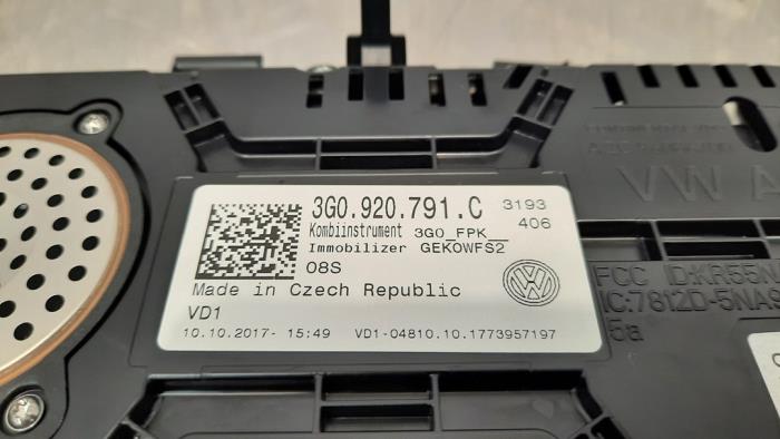 Cuentakilómetros de un Volkswagen Passat Variant (3G5) 2.0 TDI 16V 190 4Motion 2017