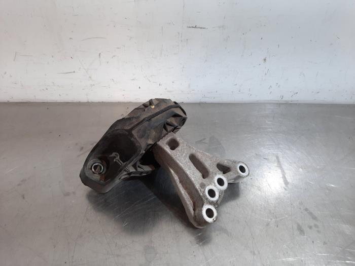 Engine mount from a Citroën C3 (SC) 1.0 Vti 68 12V 2016