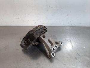 Engine mount from a Citroën C3 (SC) 1.0 Vti 68 12V 2016