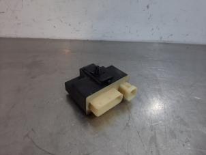 Used AC relay Peugeot 308 (L3/L8/LB/LH/LP) 1.6 HDi Price € 24,20 Inclusive VAT offered by Autohandel Didier