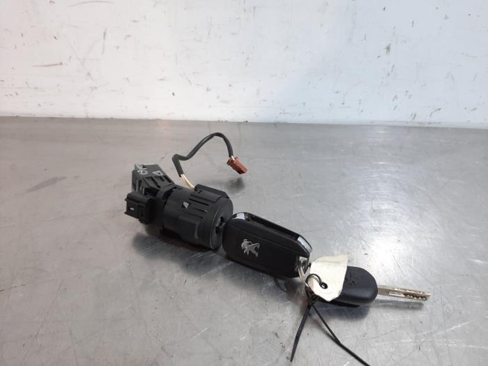 Used Ignition lock + computer Peugeot 308 (L3/L8/LB/LH/LP) 1.6 HDi Price € 30,25 Inclusive VAT offered by Autohandel Didier