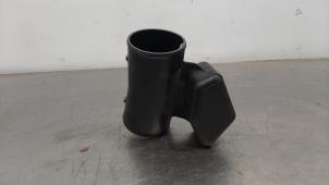 Used Air intake hose Toyota Auris (E18) 1.8 16V Hybrid Price € 24,20 Inclusive VAT offered by Autohandel Didier