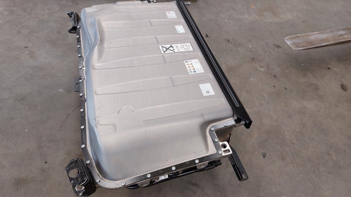 Battery (Hybrid) from a Mercedes-Benz E (W213) E-300de 2.0 Turbo 16V 2020