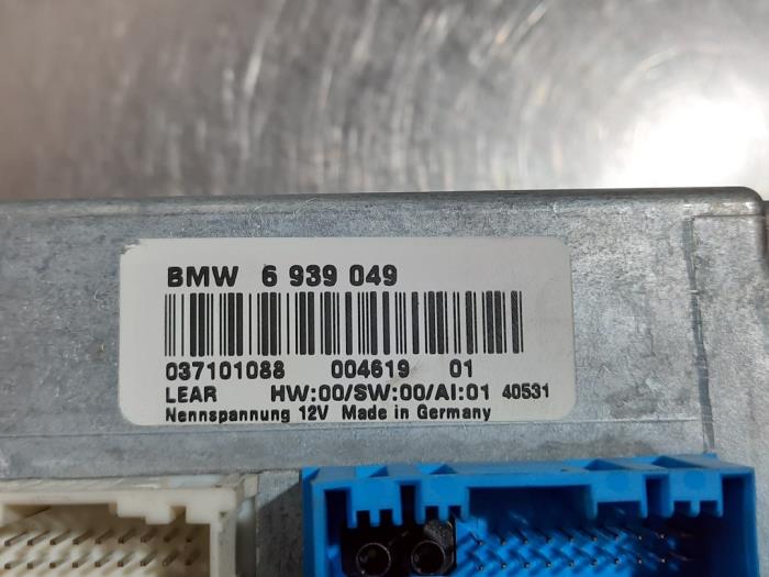 Boitier de contrôle de batterie d'un BMW 7 serie (E65/E66/E67) 730d 24V 2004