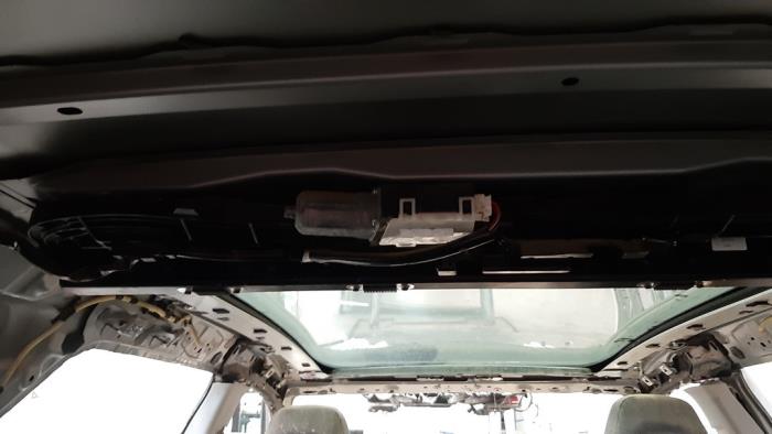 Toit panoramique d'un Toyota Auris Touring Sports (E18) 1.8 16V Hybrid 2014