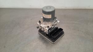 Used ABS pump Mercedes E (W213) E-300de 2.0 Turbo 16V Price € 381,15 Inclusive VAT offered by Autohandel Didier