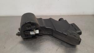 Used Front windscreen washer reservoir Mercedes E (W213) E-300de 2.0 Turbo 16V Price € 42,35 Inclusive VAT offered by Autohandel Didier