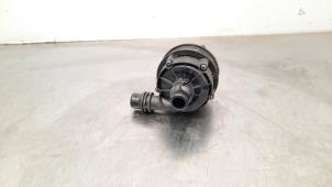 Used Additional water pump Mercedes E (W213) E-300de 2.0 Turbo 16V Price € 96,80 Inclusive VAT offered by Autohandel Didier