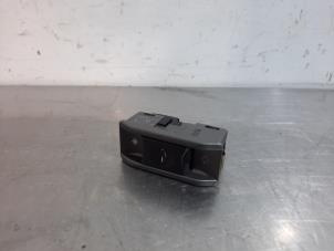 Used Sunroof switch BMW 7 serie (E65/E66/E67) 730d 24V Price on request offered by Autohandel Didier