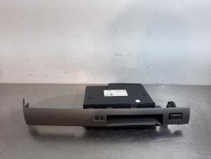 Used CD changer BMW 7 serie (E65/E66/E67) 730d 24V Price € 242,00 Inclusive VAT offered by Autohandel Didier