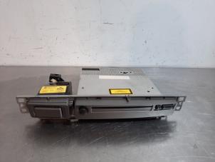 Used CD player BMW 7 serie (E65/E66/E67) 730d 24V Price on request offered by Autohandel Didier