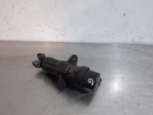 Used Headlight washer BMW 7 serie (E65/E66/E67) 730d 24V Price € 30,25 Inclusive VAT offered by Autohandel Didier