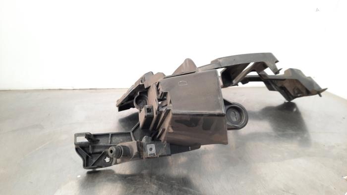 Wspornik zderzaka prawy tyl z Peugeot 508 SW (8E/8U) 2.0 RXH HYbrid4 16V 2012