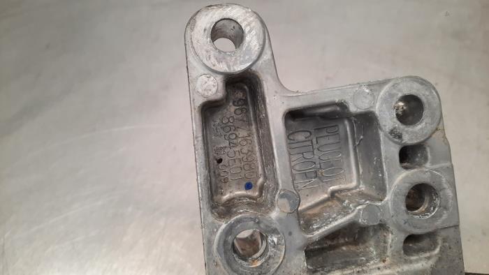 Used Engine mount Peugeot 508 SW (8E/8U) 2.0 RXH HYbrid4 16V Price € 48,40 Inclusive VAT offered by Autohandel Didier