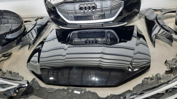 Face avant d'un Audi E-Tron (GEN) 55 2020