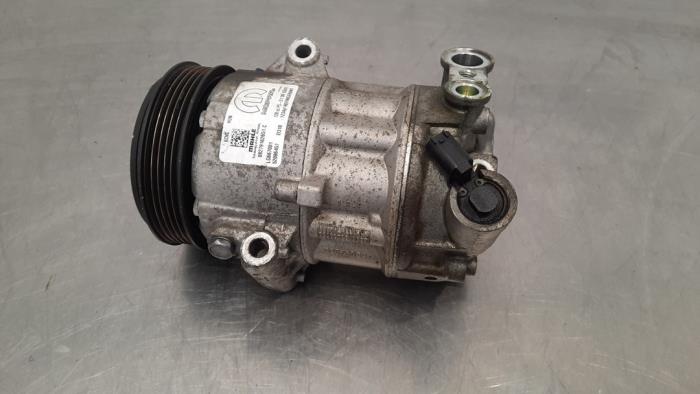 Air conditioning pump from a Fiat 500X (334) 1.0 FireFly Turbo 114 12V 2020