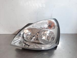 Used Headlight, left Renault Clio II (BB/CB) 1.2 16V Price € 84,70 Inclusive VAT offered by Autohandel Didier