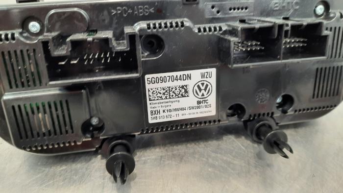 Panel de control de aire acondicionado de un Volkswagen Passat Variant (3G5) 1.4 TSI 16V 2018