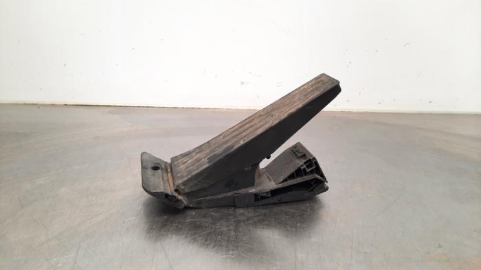 Accelerator pedal from a BMW X6 (E71/72) xDrive40d 3.0 24V 2013