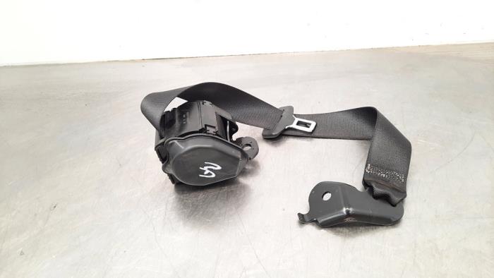 Rear seatbelt, right from a BMW X6 (E71/72) xDrive40d 3.0 24V 2013