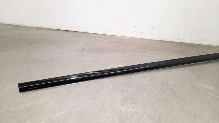 Door strip from a BMW 3 serie (G20) 330e 2.0 TwinPower Turbo 16V 2019
