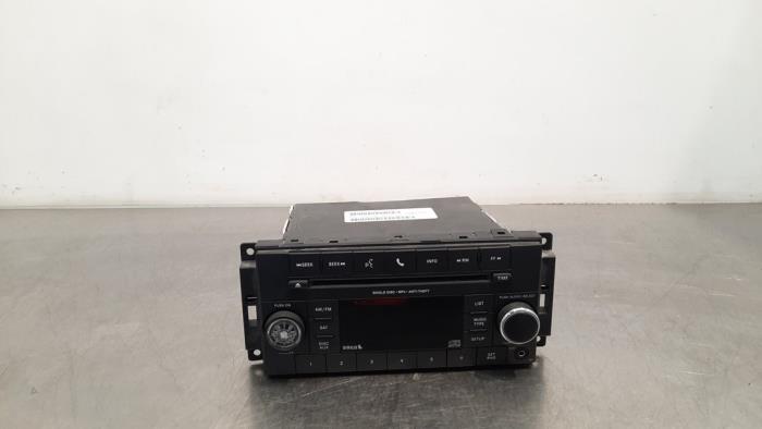 Używane Radio Jeep Wrangler (JK) 3.6 V6 24V Cena € 266,20 Z VAT oferowane przez Autohandel Didier
