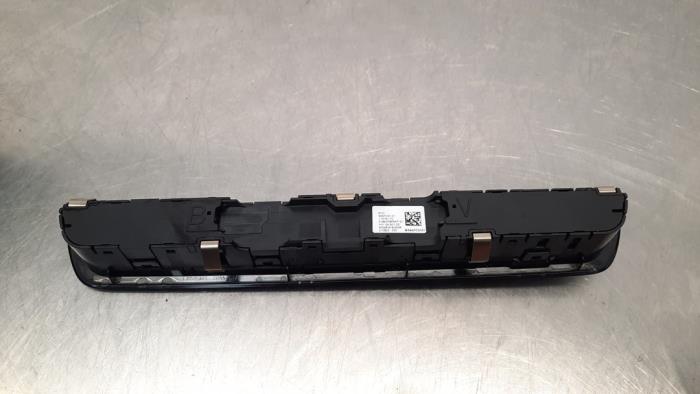 Radio control panel from a BMW X5 (G05) xDrive 45 e iPerformance 3.0 24V 2021
