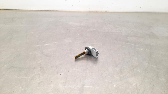 Begagnade Innetemperatursensor Volkswagen Tiguan Allspace (BW2) 2.0 TDI 16V BlueMotion Technology SCR Pris € 12,10 Inklusive moms erbjuds av Autohandel Didier