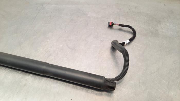 Tailgate motor from a Volkswagen Tiguan (AD1)  2020