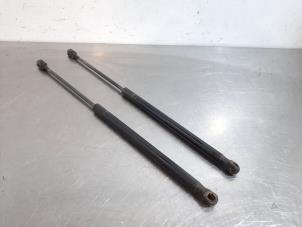 Used Set of gas struts for boot Mini Mini (R56) 1.4 16V One Price € 42,35 Inclusive VAT offered by Autohandel Didier