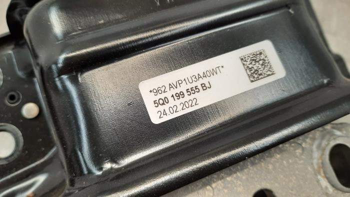 Engine mount from a Audi A3 Sportback (8YA) 1.5 35 TFSI 16V 2022