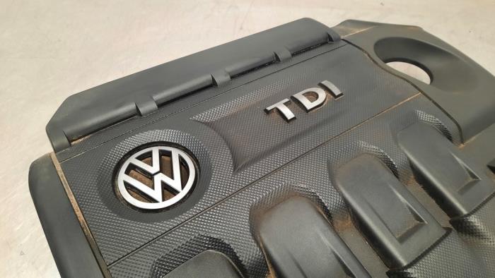 Engine cover from a Volkswagen Touran (5T1) 1.6 TDI 2016