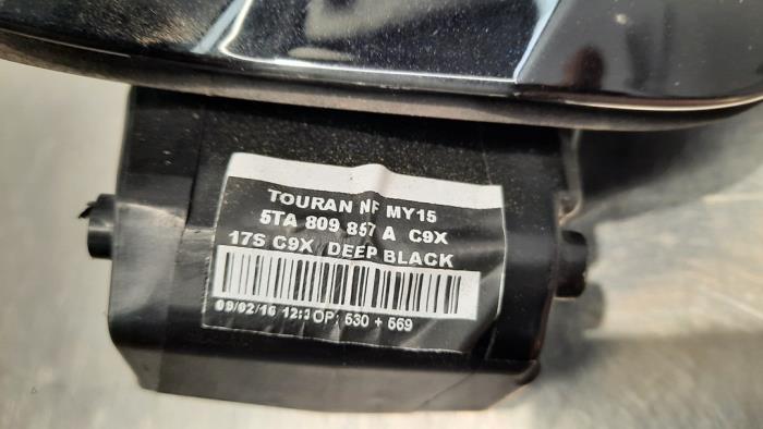 Tank cap cover from a Volkswagen Touran (5T1) 1.6 TDI 2016