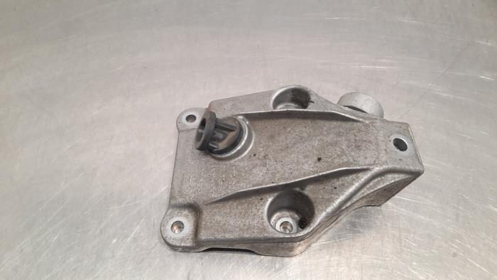 Gearbox mount from a BMW 6 serie Gran Coupe (F06) 640d 24V 2015