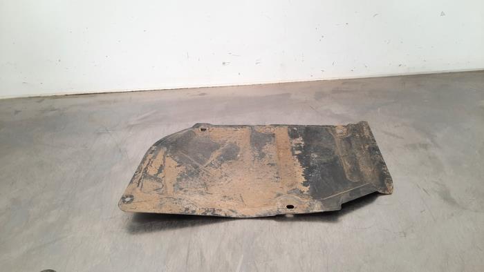 Cache de protection sous moteur