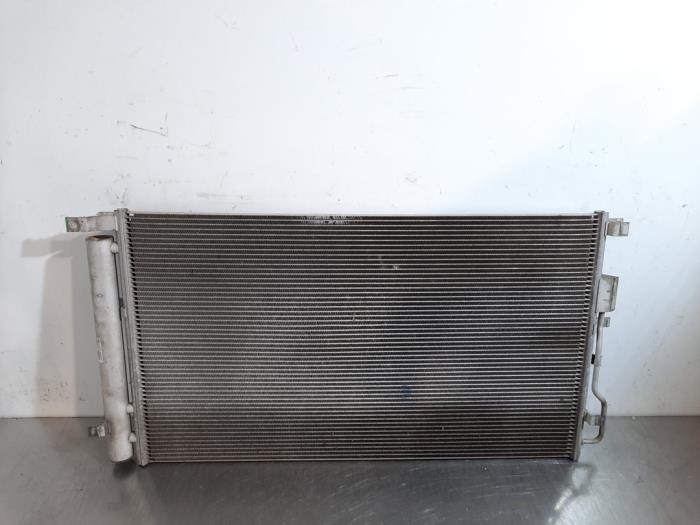 Condensador de aire acondicionado de un Kia Sportage (QL) 1.6 GDI 16V 4x2 2018