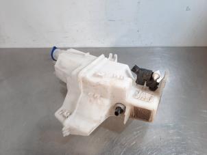 Used Front windscreen washer reservoir Kia Sportage (QL) 1.6 GDI 16V 4x2 Price € 36,30 Inclusive VAT offered by Autohandel Didier