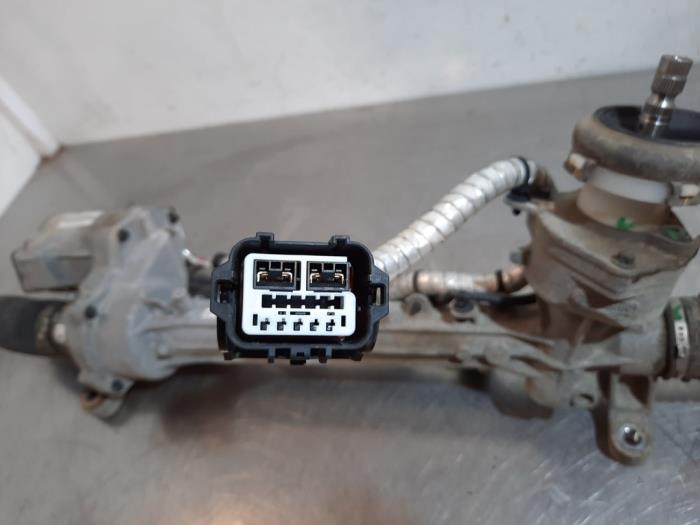 Steering box from a Kia Sportage (QL) 1.6 GDI 16V 4x2 2018