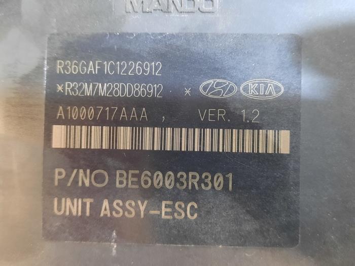 Pompe ABS d'un Kia Sportage (QL) 1.6 GDI 16V 4x2 2018
