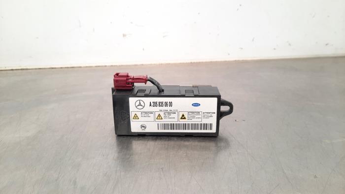 Begagnade Ackumulator Mercedes C (W205) C-220 2.2 CDI BlueTEC, C-220 d 16V Pris € 36,30 Inklusive moms erbjuds av Autohandel Didier