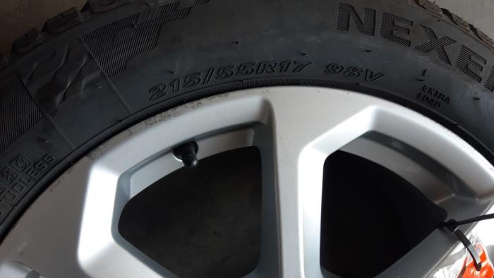 Wheel + tyre from a Audi Q2 (GAB/GAG) 1.6 30 TDI 16V 2017