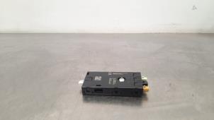 Used Antenna Amplifier BMW 1 serie (F40) 120i 2.0 TwinPower 16V Price € 54,45 Inclusive VAT offered by Autohandel Didier