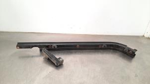 Used Sliding door rail, right Peugeot Partner (EF/EU) 1.5 BlueHDi 100 Price € 42,35 Inclusive VAT offered by Autohandel Didier