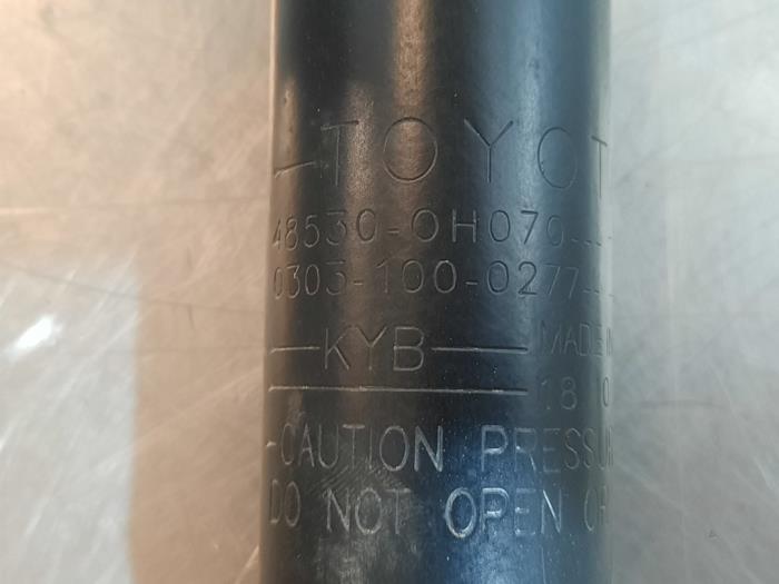 Rear shock absorber, left from a Toyota Aygo (B40) 1.0 12V VVT-i 2018