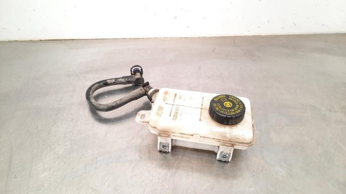 Brake fluid reservoir