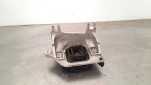 Used Gearbox mount Renault Trafic (1FL/2FL/3FL/4FL) 1.6 dCi 90 Price € 48,40 Inclusive VAT offered by Autohandel Didier