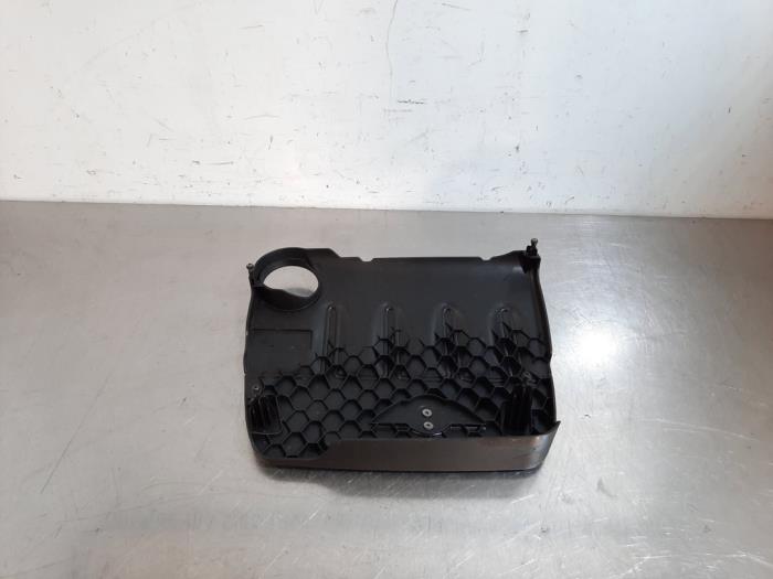 Engine cover from a MINI Clubman (R55) 1.6 Cooper D 2008