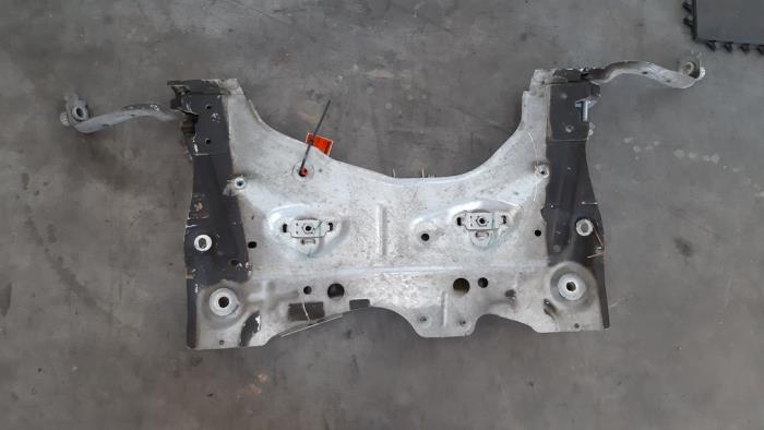 Subframe from a Renault Clio IV (5R) 1.2 TCE 16V GT EDC 2018