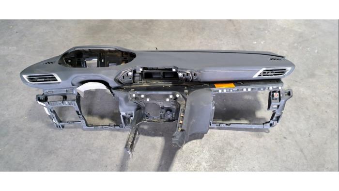 Używane Panel Peugeot 5008 II (M4/MC/MJ/MR) 1.5 BlueHDi 130 Cena € 665,50 Z VAT oferowane przez Autohandel Didier