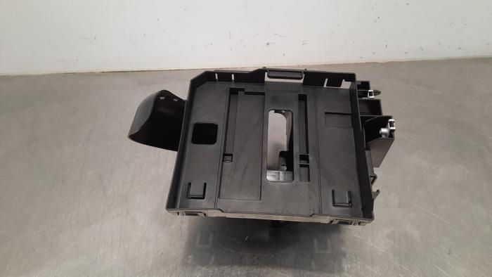 Fuse box from a Volkswagen Golf VIII (CD1) 2.0 TDI 16V 4Motion 2020